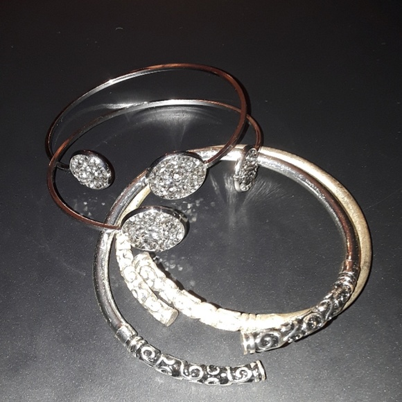 Bracelets - Picture 2 of 6